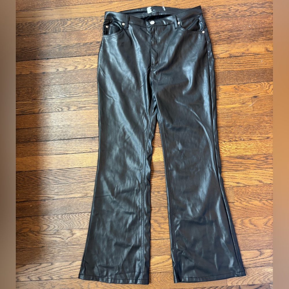 Bershka‎ Black Faux Leather Belt with Branded Patch